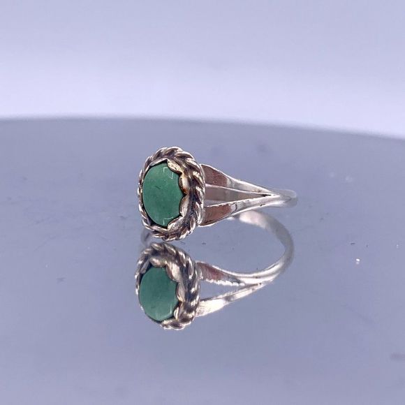 Navajo Vintage SouthWestern Sterling Silver and Turquoise Ring - Picture 2 of 7